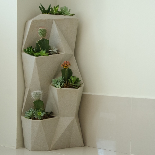 Angolo Vertical Planter